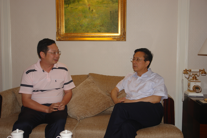 2009年7月1日，全國(guó)人大常委會(huì)副委員長(zhǎng)、民建中央主席陳昌智在廈門調(diào)研時(shí)，親切接見(jiàn)蘇慶燦
